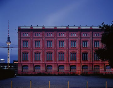 Facade - Photographs and text by Han Sungpil | LensCulture