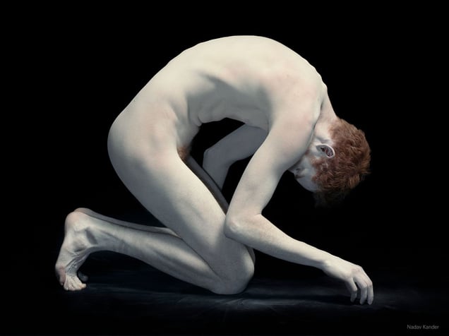 Michael curled with soft hand, 2012. From the series "Bodies. 6 Women, 1 Man" © Nadav Kander. Courtesy Flowers Gallery.