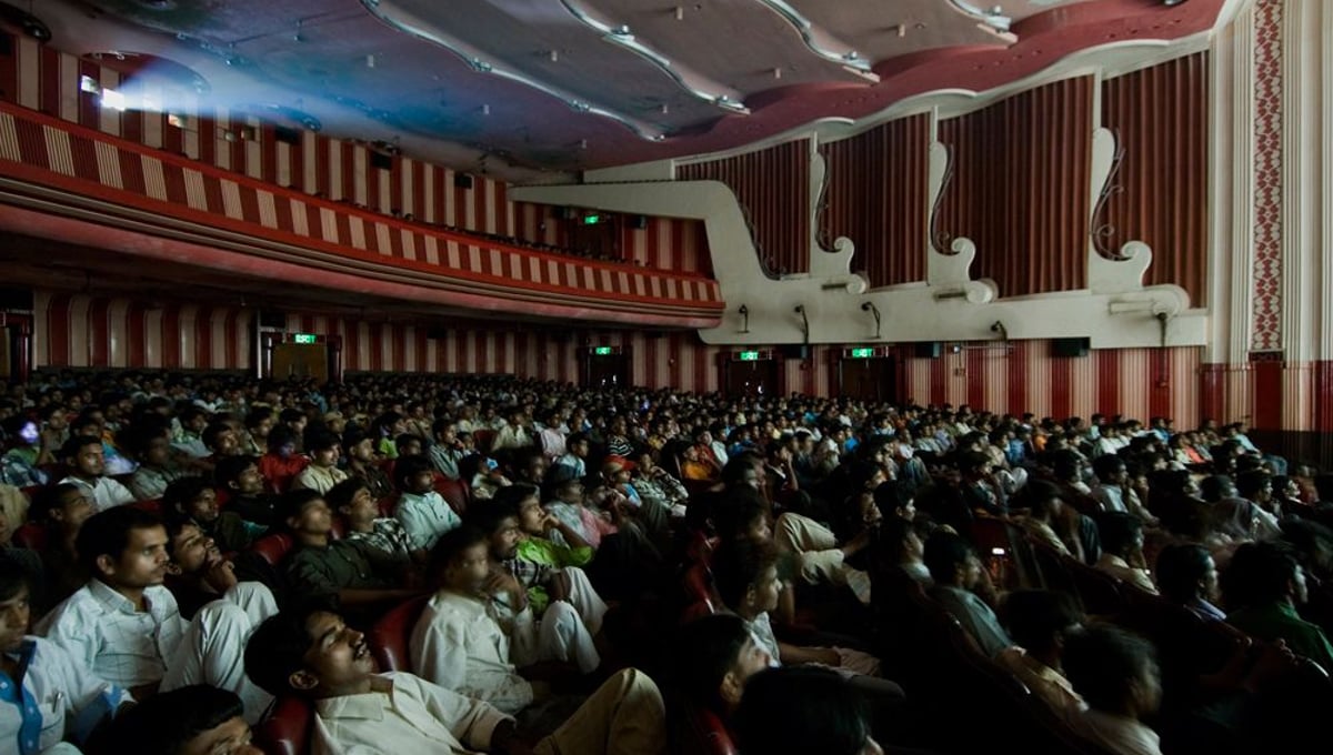 From "The Cinemas Project", Bombay © Zubin Pastakia