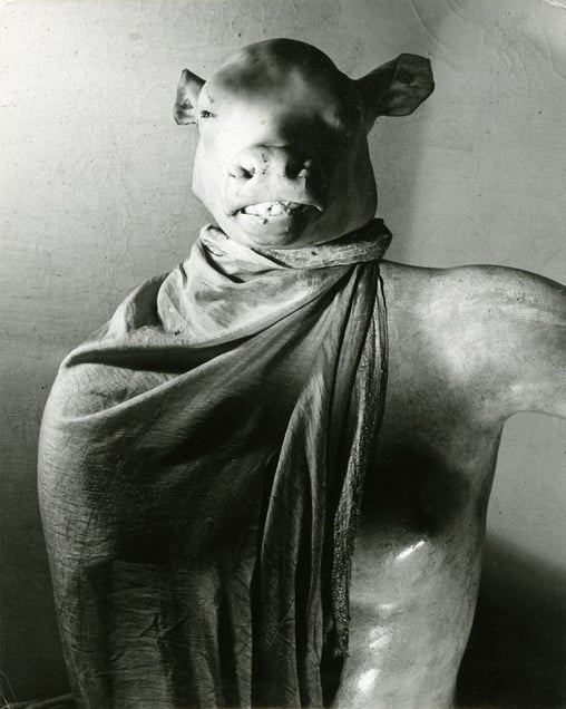 Minotaur / Dictator. Paris, ca. 1937. Gelatin silver print. Vintage print. Collection Yvette Blumenfeld Georges Deeton / Art + Commerce, New York, Gallery Kicken Berlin, Berlin © The Estate of Erwin Blumenfeld