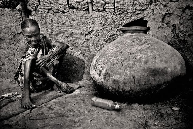 Voddori Munda (55), waits beside an empty pitcher for her daughter-in-law to return with water. Kashipur, Satkhira. © Munem Wasif/VU'