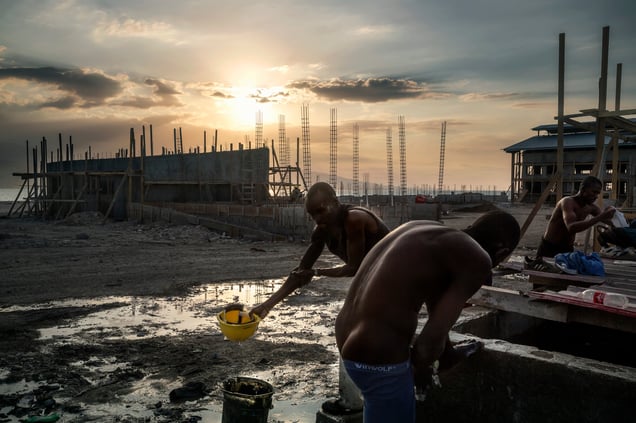 In Waf Jérémie, the President of Haiti, Michel Martelly, has given the green light for redevelopment. Over a year ago, building work began on a pier, a multi-purpose centre, a school, an auditorium, supermarkets and restaurants. Work is expected to be completed by the end of 2015.