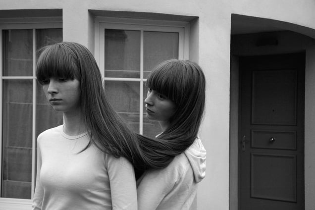 After a day of shooting for the series "Parasitic Vanity," I wanted to make some quick photos of the location while I had the twin models at hand. Here is a picture that I very much like, where the two sisters are bound by their hairs in front of a suburban house.