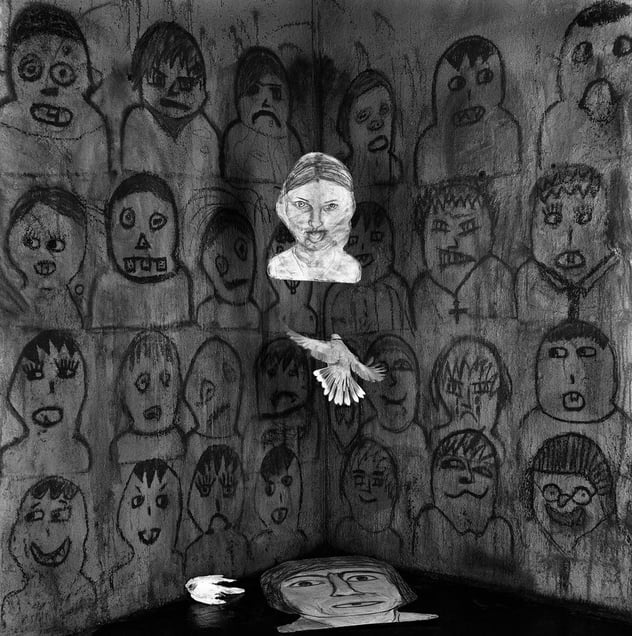 Audience. From the series "Asylum of the Birds" © Roger Ballen