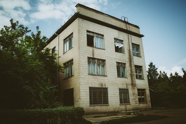 The appearance of the TB hospital building. Kherson TB hospital, August 2011.