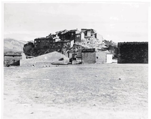 Le réservoir (Horta de Ebro), 1909 © 2014 Estate of Pablo Picasso / Artists Rights Society (ARS), New York © RMN-Grand Palais/Art Resource, NY. Photo: Michele Bellot. Courtesy Gagosian Gallery.