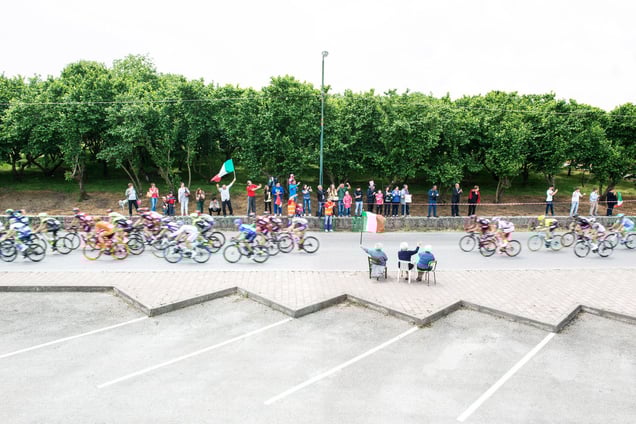 Stage: Campania. Irpinia.The name "Irpinia" derives from the Oscan word "hirpus," which means wolf. The wolf remains Irpinia's symbol to this day. In this very wavy stage, the landscape is filled with hazelnut trees. These treets produce one third of the country's hazelnuts.