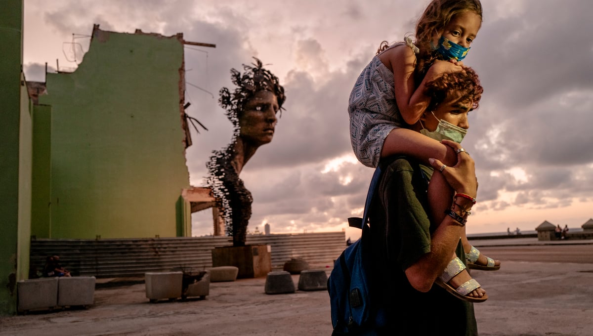 Siblings in havana