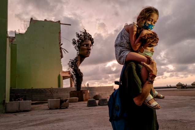 Siblings in havana