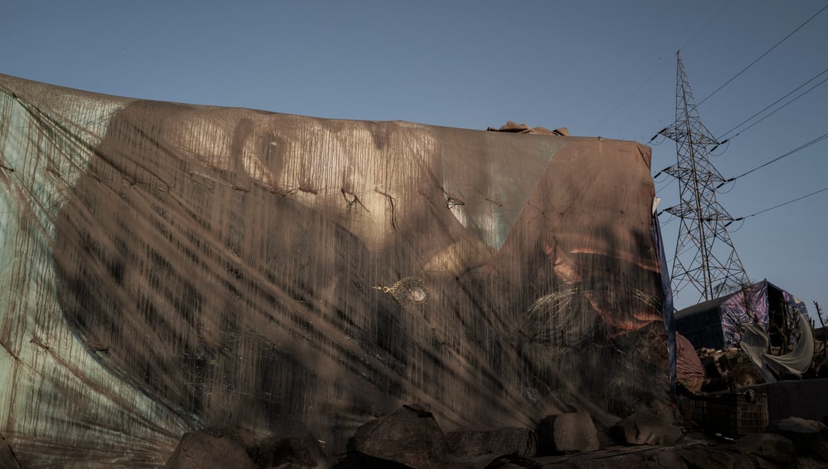  On the outskirts of Lahore, dust and emission particles accumulate over a makeshift tent.
Lahore, PAKISTAN.