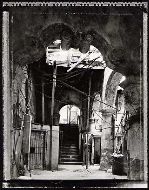 House with Bicycle, Havana, 2000. © Elaine Ling