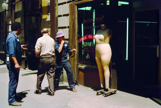New York, circa 1971 - early 1990s, © Helen Levitt. Courtesy Laurence Miller Gallery and/or powerHouse Books.