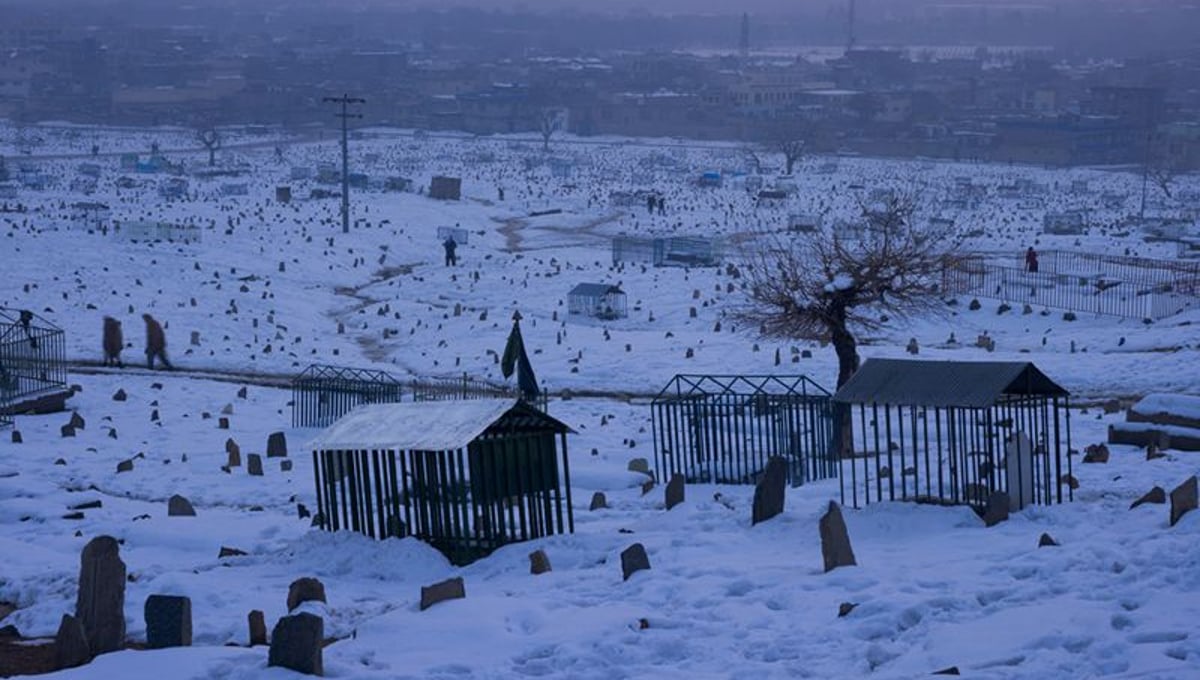 A Shia cemetery on the flanks of Kohe Asmai. © Simon Norfolk.