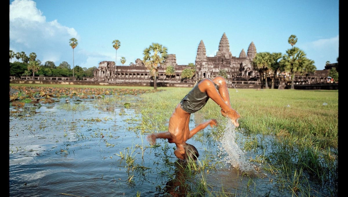 Angkor Wat, Cambodia. An architectural jewel built thanks to a mastery of water. The monumental city-temple was built in the 13th century. In order to overcome the area's long droughts, the city had to set up a hydraulic system of ditches and canals ensuring soil irrigation and drainage. © Lâm Duc Hiên