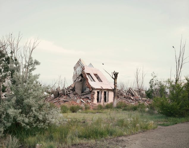 Kurchatov II (Slumped House). Kazakhstan, 2011 © Nadav Kander