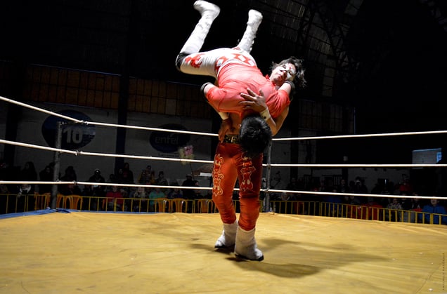 Cholitas Wrestling, 29
