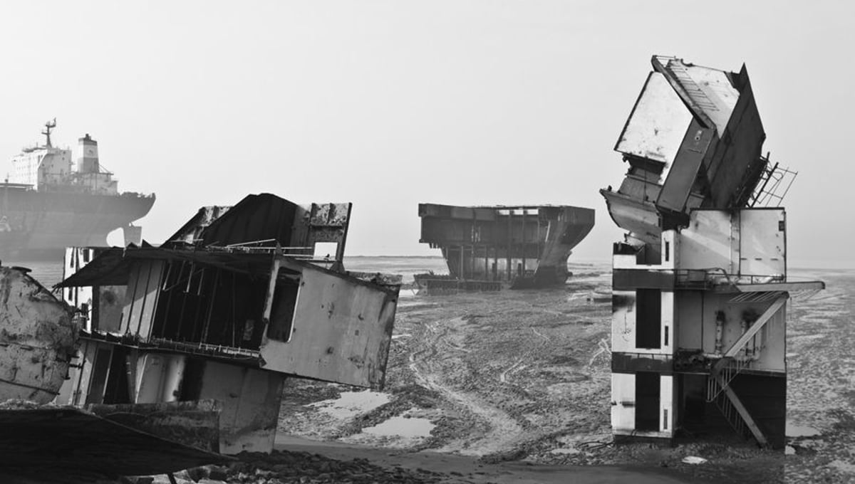 Ship Breaking in Bangladesh © Jan Møller Hansen