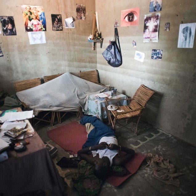 couchsurfin' the world