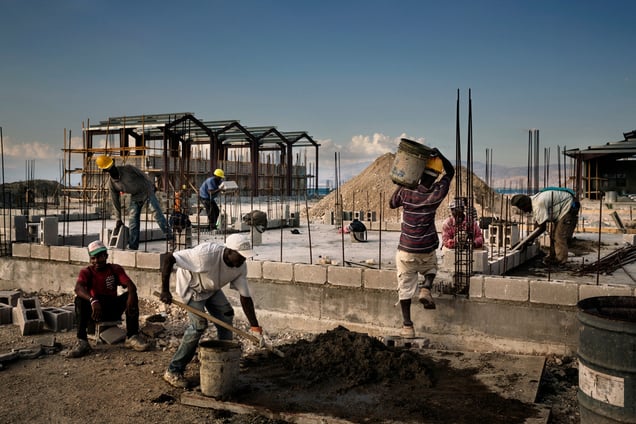 Building work is under way in Waf Jérémie. Hopes are high for a new beginning in the neighborhood which was once considered the open-air trash heap of the capital.