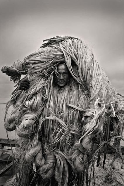 Munem Wasif
Blood Splinter of Jute / Stone Workers of Jaflong (Bangladesh, 2008)

Courtesy of Noorderlicht Gallery, Holland.