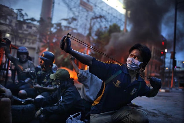 2nd Prize Spot News Stories © Corentin Fohlen, France, Fedephoto.  Anti-government riots, Bangkok, Thailand, May