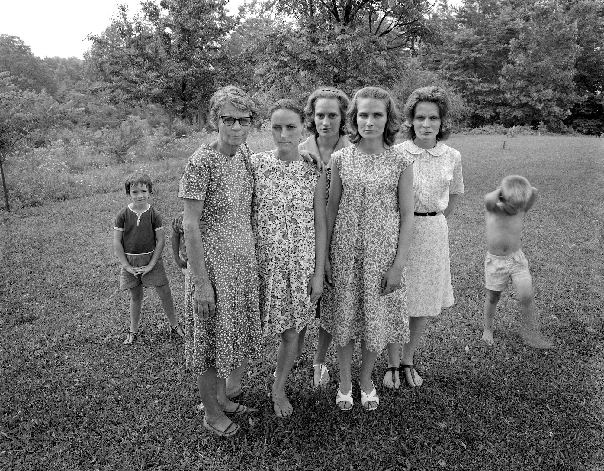 Nancy, Reva, Edith, Ruth, Mae, Helen, and Dwayne, Danville, Virginia, 1967 © Emmet Gowin, courtesy Pace Gallery