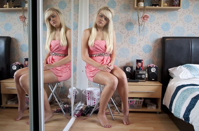 Jade, 20 years. Tattooed eyebrows and hair extensions. From the series "In My Skin" © Michelle Sank